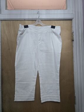 Kim Gravel White Pull On  Crop Pants - Clean Classic Style